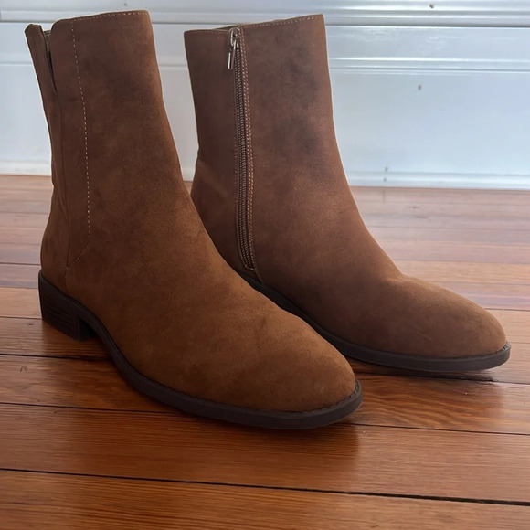 LOFT Cognac Brown Lug Sole Classic Cool Chelsea Boots with Zip Closure - Picture 3 of 10